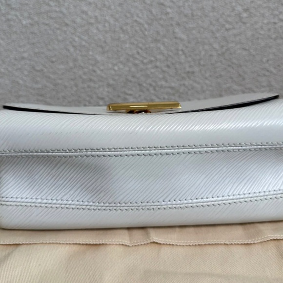 Authentic Louis Vuitton Twist MM - Picture 4 of 16